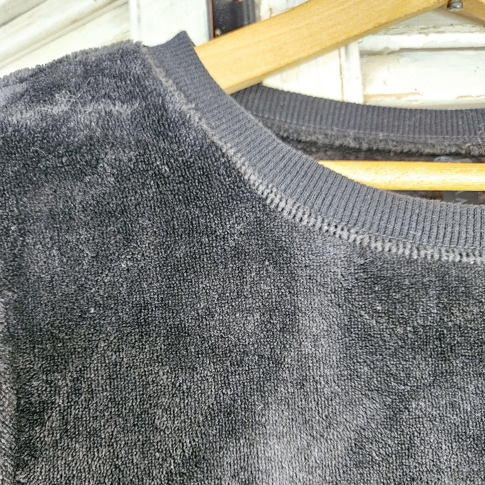GAIAM Cozy Black Teddy Sweater Medium - Picture 2 of 10